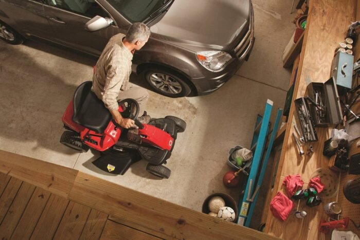 R110 – 11.5HP Manual/Gear 36" Riding Lawn Mower - view 3